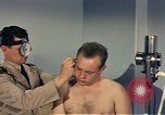 Standbild ärztliche Untersuchung United States USA, 1943, aus Sekunde 34 historischem Filmmaterial Videoclip 65675042212