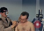 Standbild ärztliche Untersuchung United States USA, 1943, aus Sekunde 38 historischem Filmmaterial Videoclip 65675042212