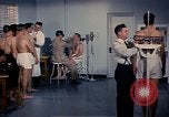 Standbild ärztliche Untersuchung United States USA, 1943, aus Sekunde 49 historischem Filmmaterial Videoclip 65675042212
