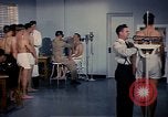Standbild ärztliche Untersuchung United States USA, 1943, aus Sekunde 50 historischem Filmmaterial Videoclip 65675042212