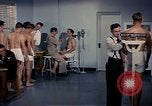 Standbild ärztliche Untersuchung United States USA, 1943, aus Sekunde 59 historischem Filmmaterial Videoclip 65675042212