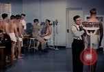 Standbild ärztliche Untersuchung United States USA, 1943, aus Sekunde 61 historischem Filmmaterial Videoclip 65675042212