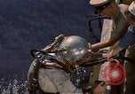 Standbild Deep Sea divers United States USA, 1943, aus Sekunde 28 historischem Filmmaterial Videoclip 65675042214