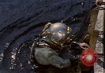 Standbild Deep Sea divers United States USA, 1943, aus Sekunde 31 historischem Filmmaterial Videoclip 65675042214