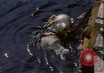 Standbild Deep Sea divers United States USA, 1943, aus Sekunde 34 historischem Filmmaterial Videoclip 65675042214