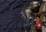 Standbild Deep Sea divers United States USA, 1943, aus Sekunde 35 historischem Filmmaterial Videoclip 65675042214