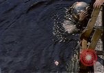 Standbild Deep Sea divers United States USA, 1943, aus Sekunde 36 historischem Filmmaterial Videoclip 65675042214