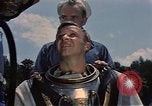 Standbild Deep Sea Diver United States USA, 1943, aus Sekunde 8 historischem Filmmaterial Videoclip 65675042215