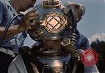 Standbild Deep Sea Diver United States USA, 1943, aus Sekunde 11 historischem Filmmaterial Videoclip 65675042215