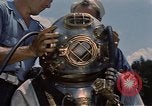Standbild Deep Sea Diver United States USA, 1943, aus Sekunde 12 historischem Filmmaterial Videoclip 65675042215