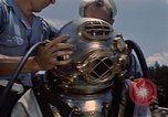 Standbild Deep Sea Diver United States USA, 1943, aus Sekunde 13 historischem Filmmaterial Videoclip 65675042215