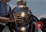 Standbild Deep Sea Diver United States USA, 1943, aus Sekunde 14 historischem Filmmaterial Videoclip 65675042215