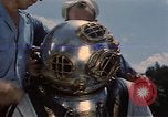 Standbild Deep Sea Diver United States USA, 1943, aus Sekunde 15 historischem Filmmaterial Videoclip 65675042215