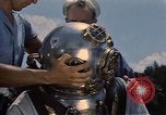 Standbild Deep Sea Diver United States USA, 1943, aus Sekunde 16 historischem Filmmaterial Videoclip 65675042215