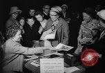 Standbild jungfrau und kind mit Saint Anne Vereinigtes Königreich, 1962, aus Sekunde 26 historischem Filmmaterial Videoclip 65675042221