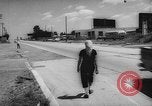 Standbild Barbara Moore Cross-Country Walk USA New York United States USA, 1960, aus Sekunde 10 historischem Filmmaterial Videoclip 65675042234