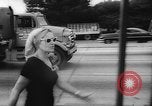 Standbild Barbara Moore Cross-Country Walk USA New York United States USA, 1960, aus Sekunde 15 historischem Filmmaterial Videoclip 65675042234