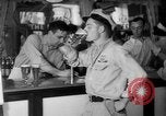 Standbild Schepps Bier angeboten zum Sonderpreis von 60 Cent pro Stunde Dallas Texas United States USA, 1935, aus Sekunde 6 historischem Filmmaterial Videoclip 65675042250