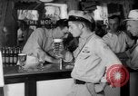 Standbild Schepps Bier angeboten zum Sonderpreis von 60 Cent pro Stunde Dallas Texas United States USA, 1935, aus Sekunde 10 historischem Filmmaterial Videoclip 65675042250
