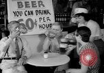 Standbild Schepps Bier angeboten zum Sonderpreis von 60 Cent pro Stunde Dallas Texas United States USA, 1935, aus Sekunde 20 historischem Filmmaterial Videoclip 65675042250