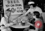 Standbild Schepps Bier angeboten zum Sonderpreis von 60 Cent pro Stunde Dallas Texas United States USA, 1935, aus Sekunde 24 historischem Filmmaterial Videoclip 65675042250