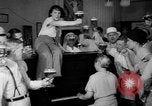 Standbild Schepps Bier angeboten zum Sonderpreis von 60 Cent pro Stunde Dallas Texas United States USA, 1935, aus Sekunde 29 historischem Filmmaterial Videoclip 65675042250