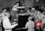 Standbild Schepps Bier angeboten zum Sonderpreis von 60 Cent pro Stunde Dallas Texas United States USA, 1935, aus Sekunde 30 historischem Filmmaterial Videoclip 65675042250