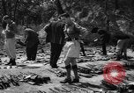 Standbild belgische Flüchtlinge Kongo, 1960, aus Sekunde 34 historischem Filmmaterial Videoclip 65675042251