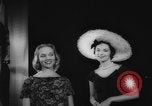 Standbild Sorten der Hüte United States USA, 1958, aus Sekunde 7 historischem Filmmaterial Videoclip 65675042273