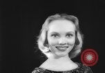 Standbild Sorten der Hüte United States USA, 1958, aus Sekunde 23 historischem Filmmaterial Videoclip 65675042273