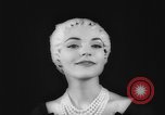 Standbild Sorten der Hüte United States USA, 1958, aus Sekunde 55 historischem Filmmaterial Videoclip 65675042273