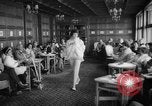 Image défilé Suisse, 1959, de la seconde 21 séquences d'archives historiques vidéo 65675042280