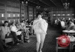 Image défilé Suisse, 1959, de la seconde 23 séquences d'archives historiques vidéo 65675042280
