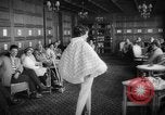 Image défilé Suisse, 1959, de la seconde 24 séquences d'archives historiques vidéo 65675042280