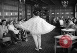 Image défilé Suisse, 1959, de la seconde 26 séquences d'archives historiques vidéo 65675042280