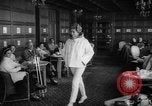 Image défilé Suisse, 1959, de la seconde 36 séquences d'archives historiques vidéo 65675042280