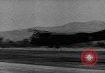 Image Jeeps utilisés dans le monde entier au cours Seconde Guerre Mondiale United States USA, 1943, de la seconde 7 séquences d'archives historiques vidéo 65675042283