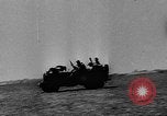 Image Jeeps utilisés dans le monde entier au cours Seconde Guerre Mondiale United States USA, 1943, de la seconde 12 séquences d'archives historiques vidéo 65675042283