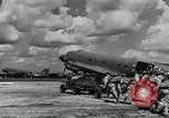 Image Jeeps utilisés dans le monde entier au cours Seconde Guerre Mondiale United States USA, 1943, de la seconde 15 séquences d'archives historiques vidéo 65675042283