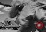 Image Jeeps utilisés dans le monde entier au cours Seconde Guerre Mondiale United States USA, 1943, de la seconde 17 séquences d'archives historiques vidéo 65675042283