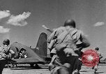 Image Jeeps utilisés dans le monde entier au cours Seconde Guerre Mondiale United States USA, 1943, de la seconde 18 séquences d'archives historiques vidéo 65675042283