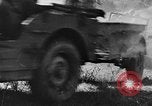 Image Jeeps utilisés dans le monde entier au cours Seconde Guerre Mondiale United States USA, 1943, de la seconde 22 séquences d'archives historiques vidéo 65675042283