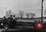 Image Jeeps utilisés dans le monde entier au cours Seconde Guerre Mondiale United States USA, 1943, de la seconde 24 séquences d'archives historiques vidéo 65675042283