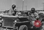 Image Jeeps utilisés dans le monde entier au cours Seconde Guerre Mondiale United States USA, 1943, de la seconde 57 séquences d'archives historiques vidéo 65675042283