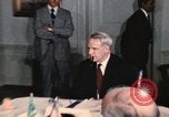Immagine di James R Schlesinger Washington DC USA, 1974, secondo 10 filmato di repertorio 65675042305