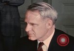 Immagine di James R Schlesinger Washington DC USA, 1974, secondo 17 filmato di repertorio 65675042305