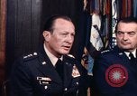 Immagine di Generale George S Brown Washington DC USA, 1974, secondo 37 filmato di repertorio 65675042306