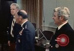 Immagine di James R Schlesinger Washington DC USA, 1974, secondo 16 filmato di repertorio 65675042307