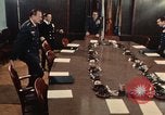 Immagine di James R Schlesinger Washington DC USA, 1974, secondo 19 filmato di repertorio 65675042307