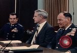 Immagine di James R Schlesinger Washington DC USA, 1974, secondo 37 filmato di repertorio 65675042307